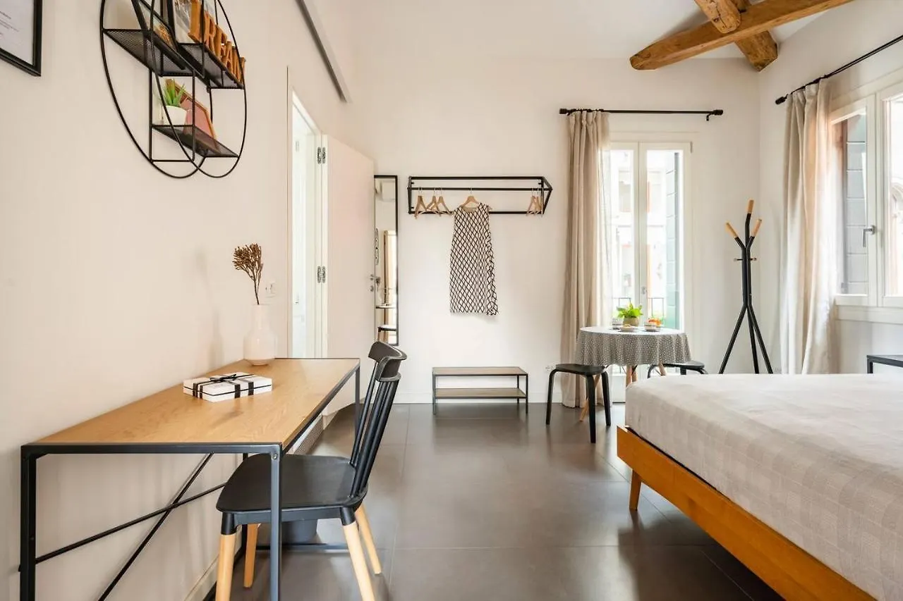 Hinc Domus - Venezia Historical City Center بيت ضيافة